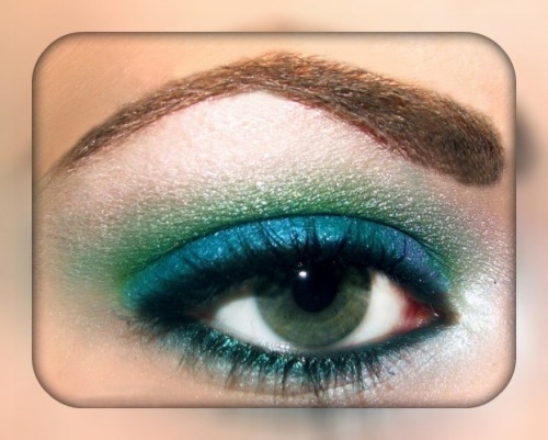 Синий макияж для зеленых глаз